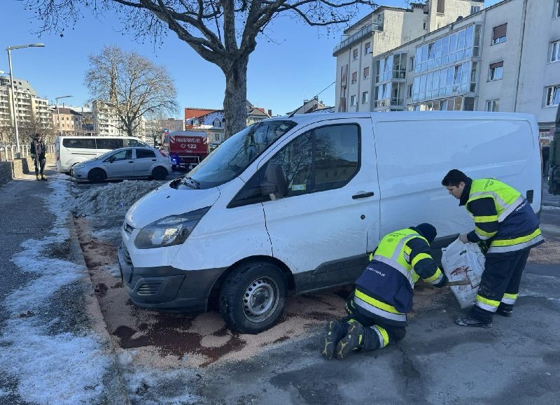 Personenrettung aus einem PKW sowie weiteren 3 Feuerwehreinsätzen in Villach (Bild 1)